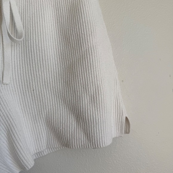 Abercrombie and Fitch White Ribbed Pull-On Shorts‎ Size Small - Picture 4 of 9